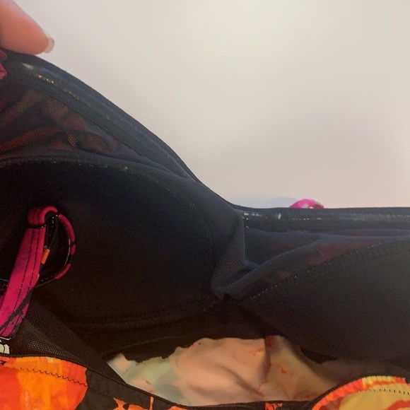 Tanking top. Straps are removable size Large - Picture 5 of 6